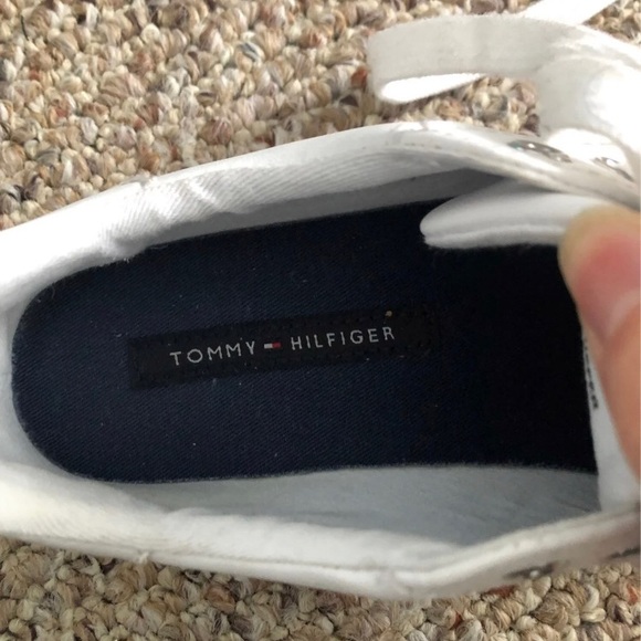 These are white Tommy Hilfiger womens sneakers. - Picture 4 of 4